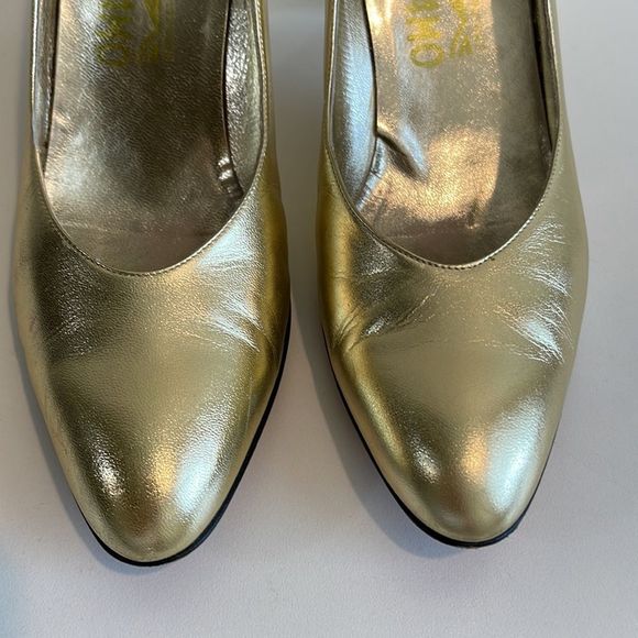 SALVATORE FERRAGAMO GOLD PUMPS VINTAGE - Picture 3 of 15